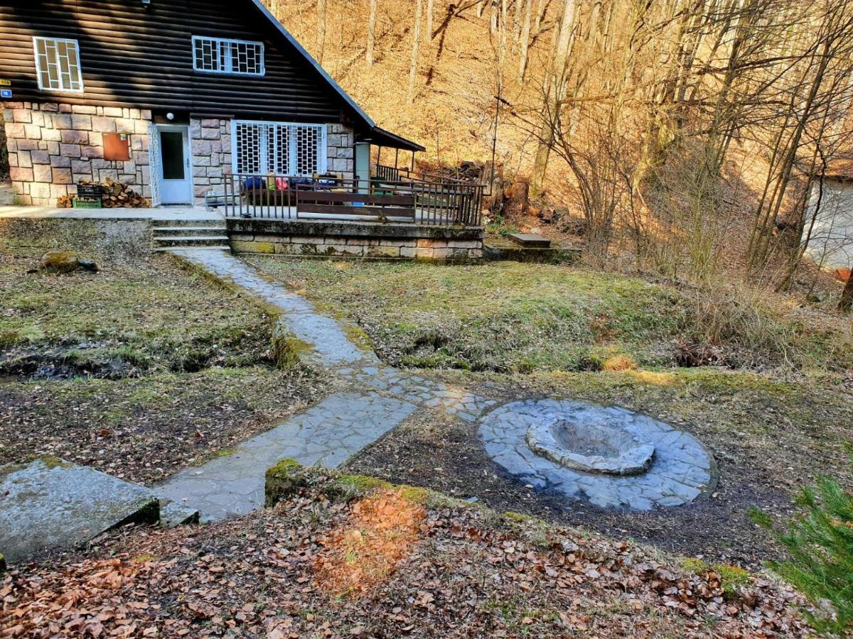 Horska Chata V Srdci Kremnickych Hor Banská Bystrica Exterior foto